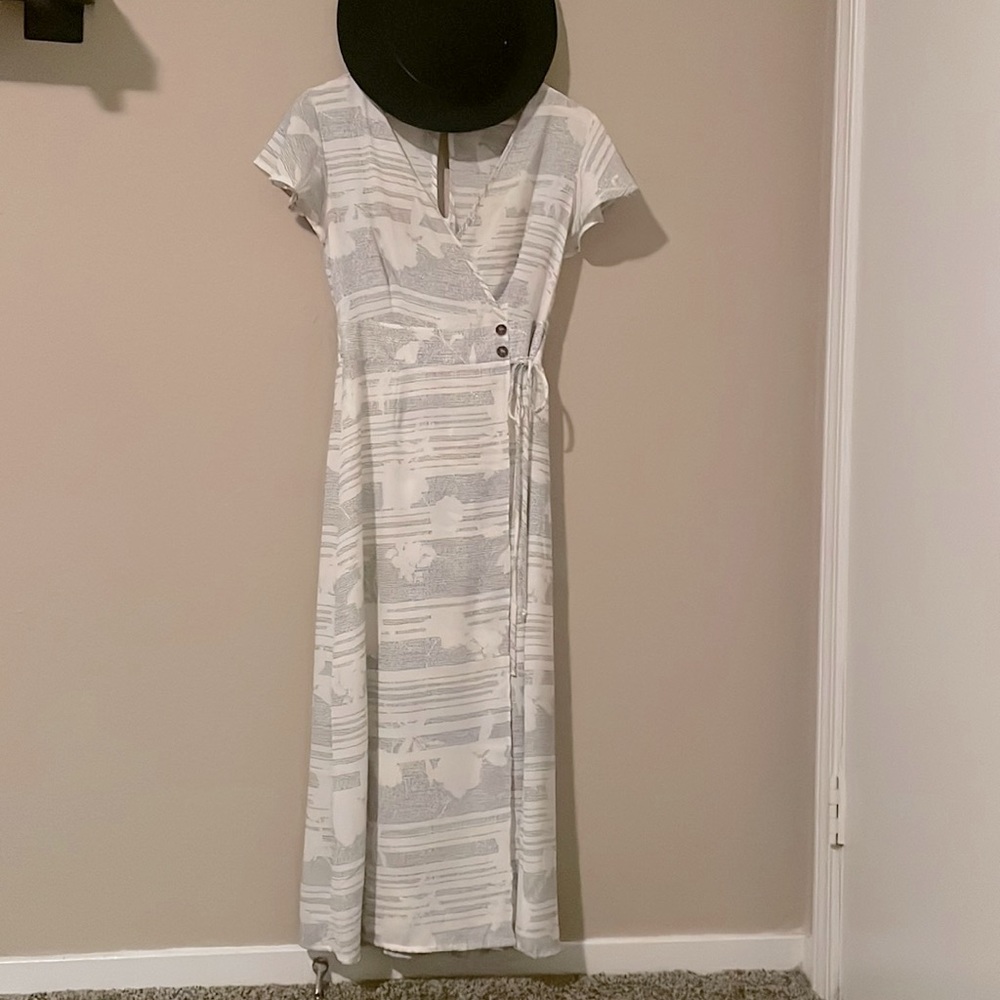 Cute spring dress paired with black hat!